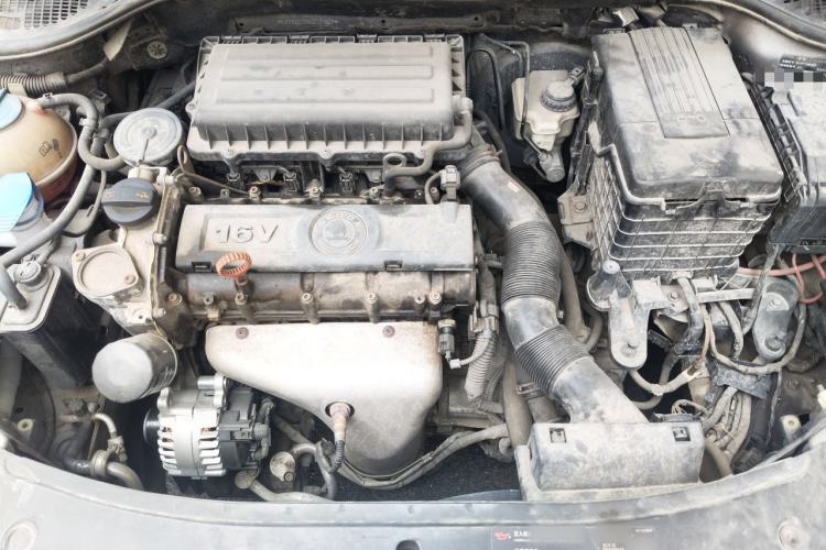 Used Skoda Octavia 2013 1.6L Automatic Yijun Edition Engine Bay