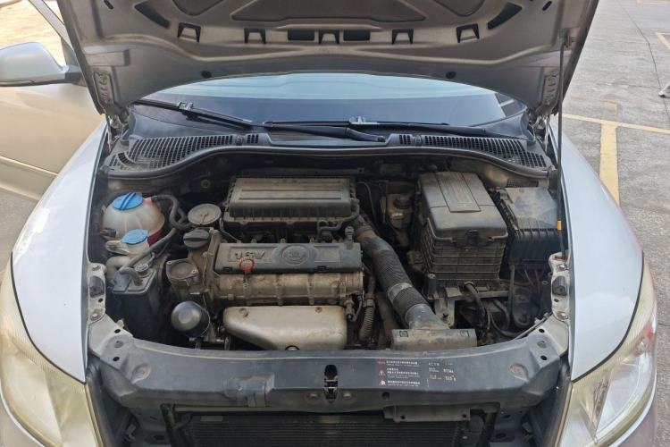 Used Skoda Octavia 2013 1.6L Automatic Yijun Edition Engine Bay