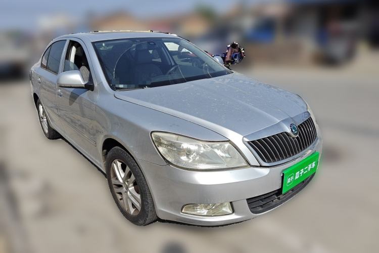 Used Skoda Octavia 2013 1.6L Automatic Yijun Edition Front Right 45 Deg