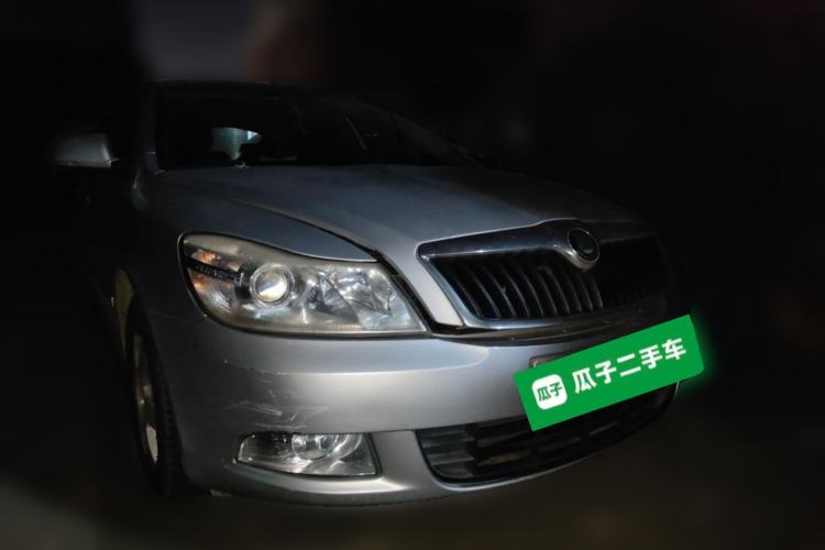 Used Skoda Octavia 2013 1.6L Manual Yijie Edition Front Right 45 Deg