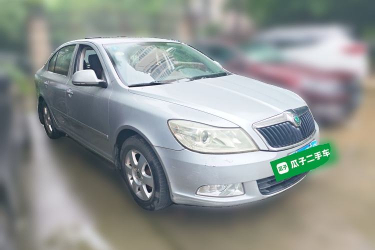 Used Skoda Octavia 2013 1.6L Manual Eado Edition Front Right 45 Deg