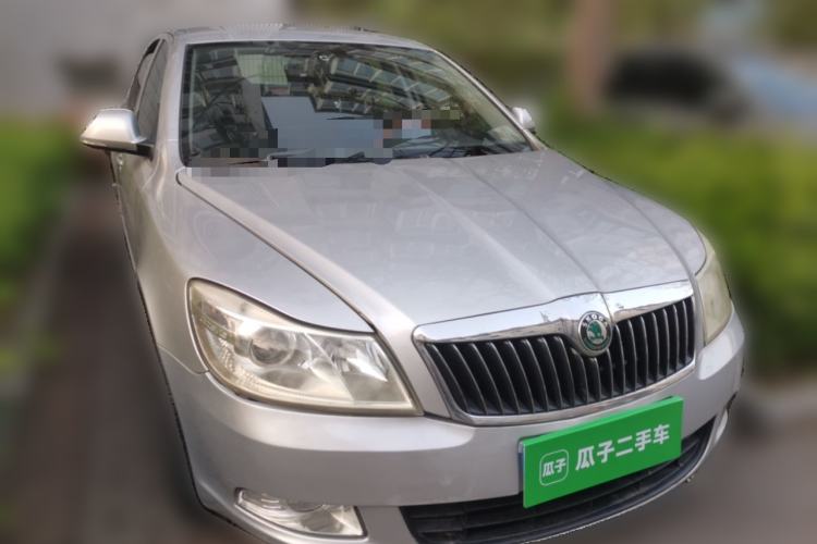 Used Skoda Octavia 2013 1.6L Automatic Yijie Edition Front Right 45 Deg