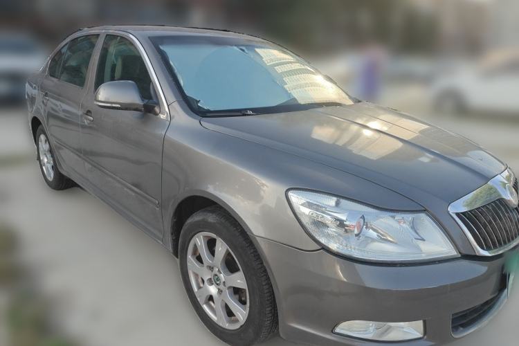 Used Skoda Octavia 2013 1.6L Automatic Elegance Edition Front Right 45 Deg