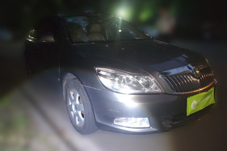 Used Skoda Octavia 2013 1.6L Automatic Yijun Edition Front Right 45 Deg