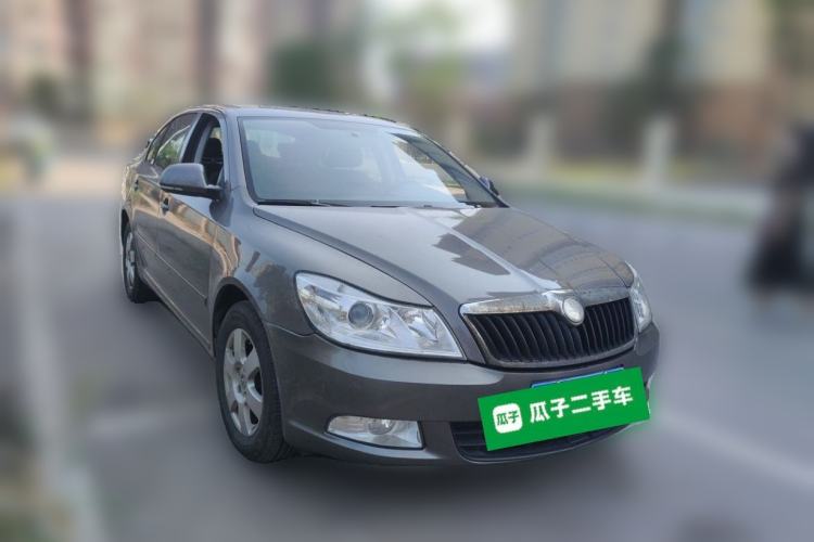 Used Skoda Octavia 2013 1.6L Manual Yijie Edition Front Right 45 Deg