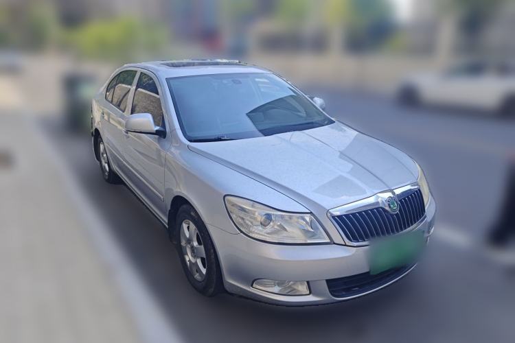 Used Skoda Octavia 2013 1.6L Manual Yijun Edition Front Right 45 Deg