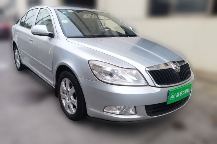 Used Skoda Octavia 2013 1.6L Manual Yijie Edition Front Right 45 Deg