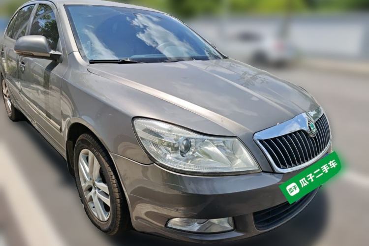 Used Skoda Octavia 2013 1.6L Automatic Yijun Edition Front Right 45 Deg