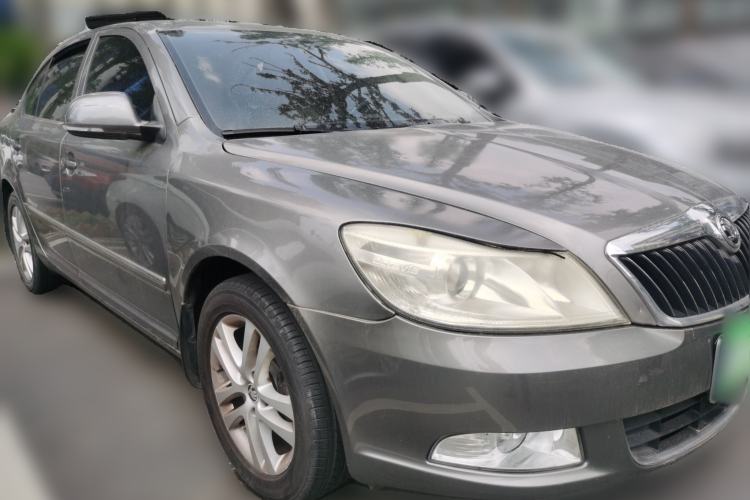 Used Skoda Octavia 2013 1.4TSI DSG Yijun Edition Front Right 45 Deg