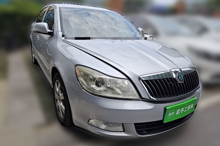 Used Skoda Octavia 2013 2.0L Manual Yijie Version Front Right 45 Deg