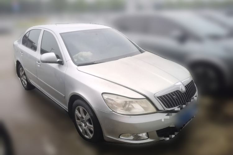 Used Skoda Octavia 2013 1.6L Manual Eado Edition Front Right 45 Deg