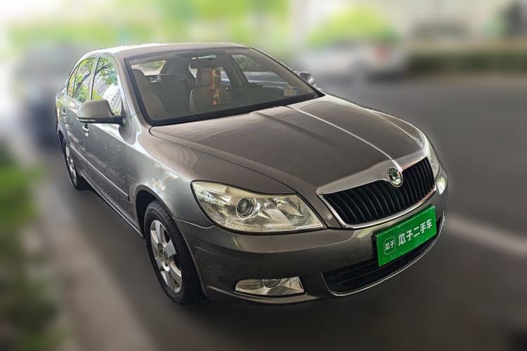 Used Skoda Octavia 2013 1.6L Automatic Yijie Edition Front Right 45 Deg