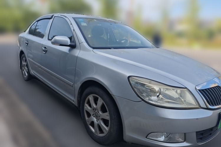 Used Skoda Octavia 2013 2.0L Automatic Yijie Edition Front Right 45 Deg