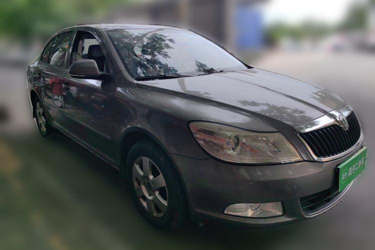 Used Skoda Octavia 2013 1.6L Automatic Yijie Edition Front Right 45 Deg