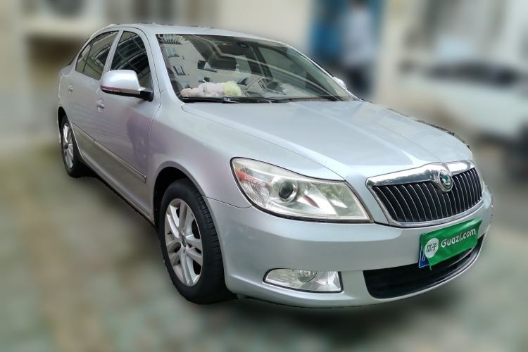 Used Skoda Octavia 2013 1.6L Manual Yijun Edition Front Right 45 Deg