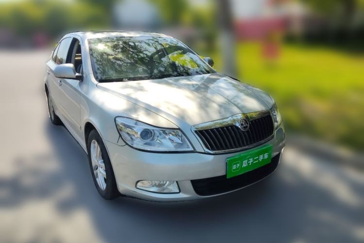 Used Skoda Octavia 2013 1.6L Manual Yijun Edition Front Right 45 Deg