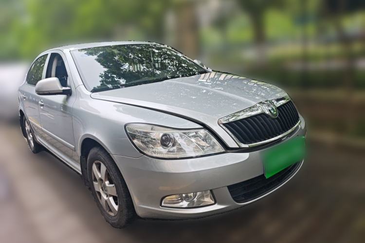 Used Skoda Octavia 2013 1.6L Manual Yijie Edition Front Right 45 Deg