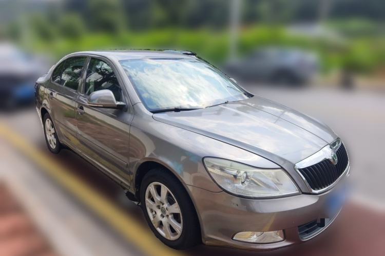 Used Skoda Octavia 2013 1.6L Automatic Elegance Edition Front Right 45 Deg