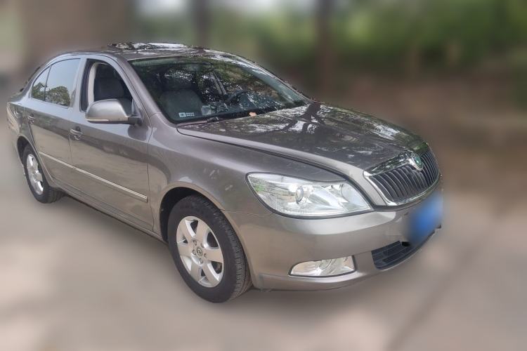 Used Skoda Octavia 2013 1.6L Automatic Yijun Edition Front Right 45 Deg