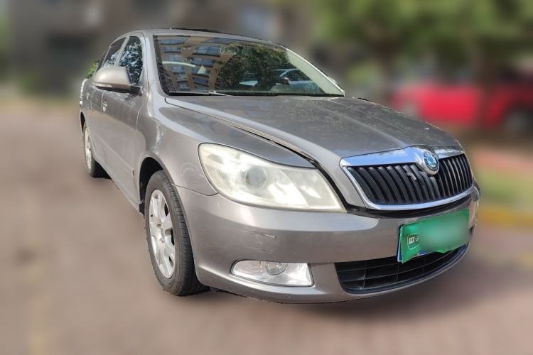 Used Skoda Octavia 2013 1.6L Manual Yijie Edition Front Right 45 Deg