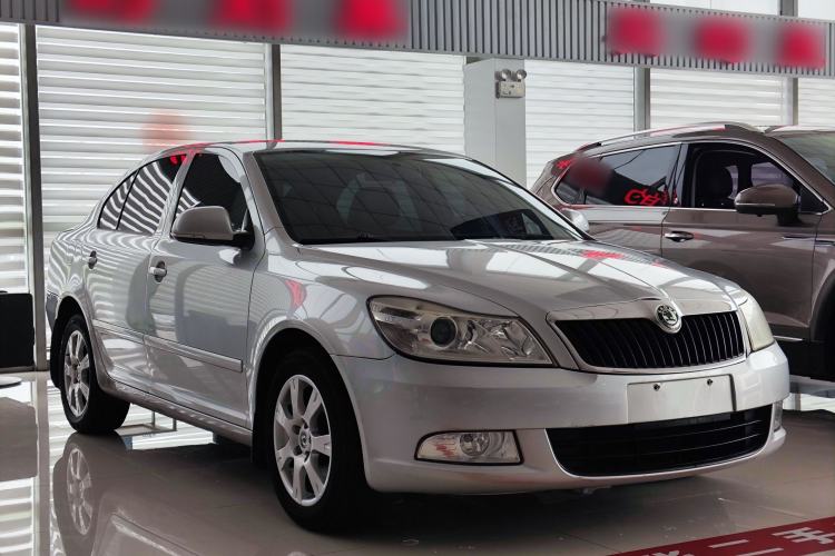 Used Skoda Octavia 2013 2.0L Automatic Yijie Edition Front Right 45 Deg