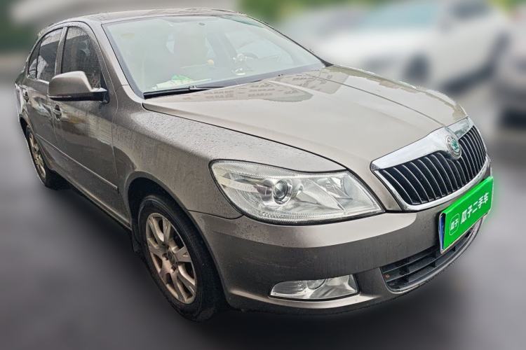 Used Skoda Octavia 2013 1.6L Automatic Yijie Edition Front Right 45 Deg