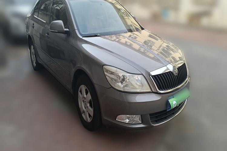 Used Skoda Octavia 2013 1.6L Automatic Yijie Edition Front Right 45 Deg