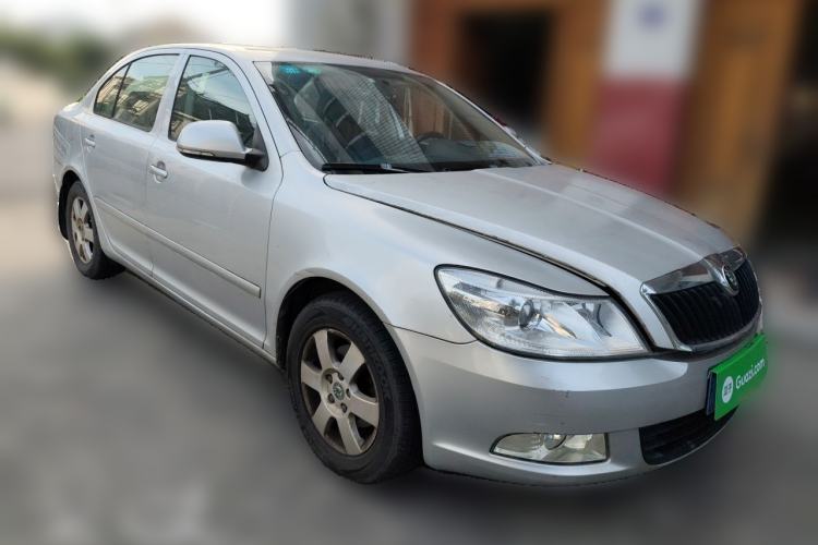 Used Skoda Octavia 2013 1.6L Manual Yijie Edition Front Right 45 Deg