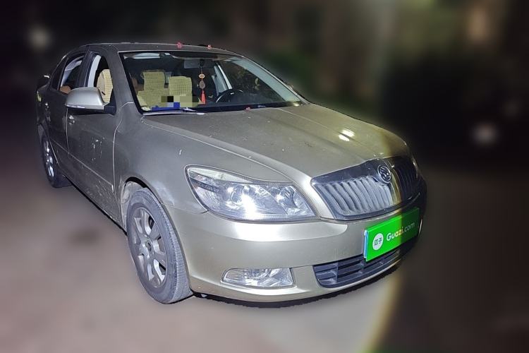 Used Skoda Octavia 2013 1.6L Automatic Yijie Edition Front Right 45 Deg