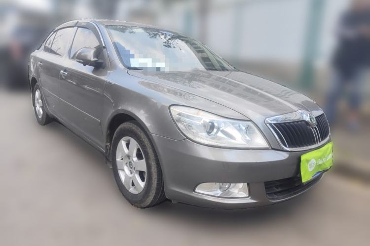 Used Skoda Octavia 2013 1.6L Manual Eado Edition Front Right 45 Deg