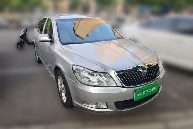 Used Skoda Octavia 2013 1.6L Automatic Yijun Edition Front Right 45 Deg