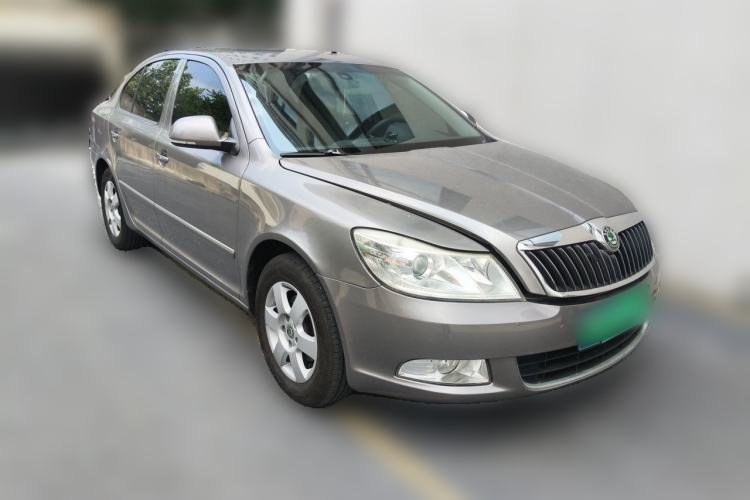 Used Skoda Octavia 2013 1.6L Automatic Yijun Edition Front Right 45 Deg