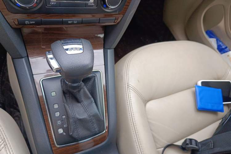 Used Skoda Octavia 2013 1.4TSI DSG Yijun Edition Gear Lever