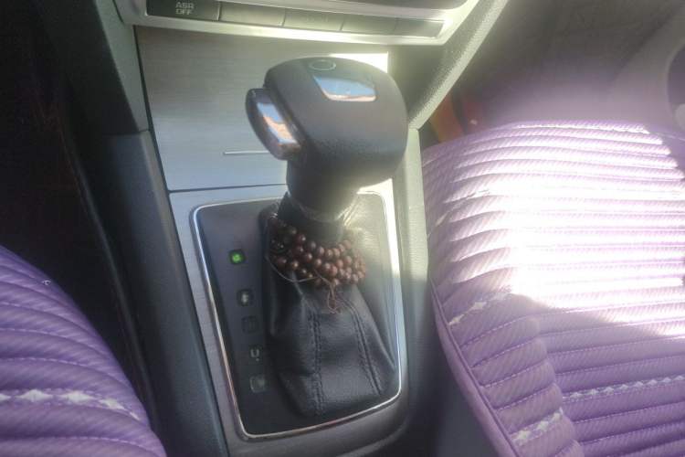 Used Skoda Octavia 2013 1.6L Automatic Yijie Edition Gear Lever