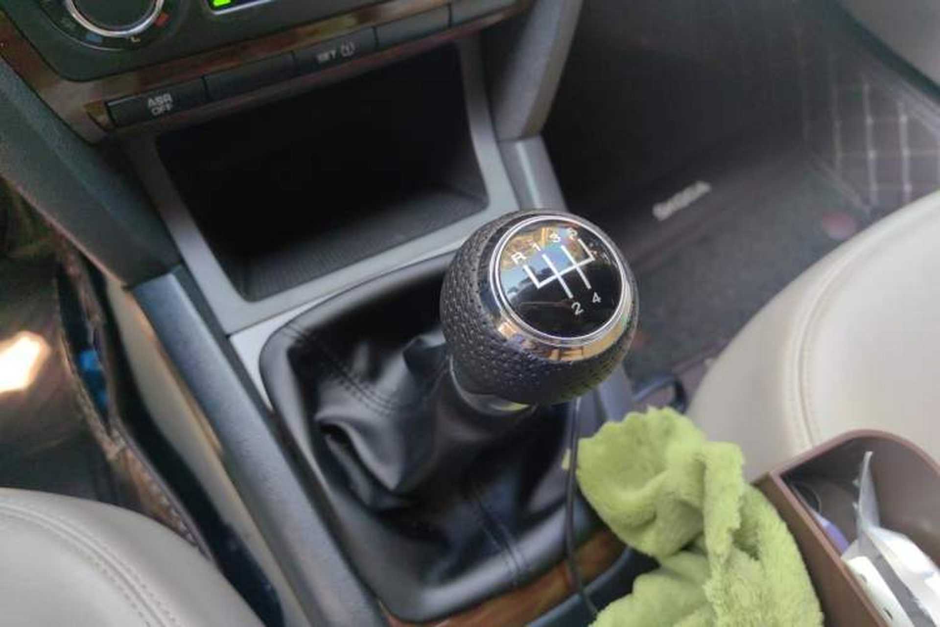 Used Skoda Octavia 2013 1.6L Manual Yijun Edition Gear Lever