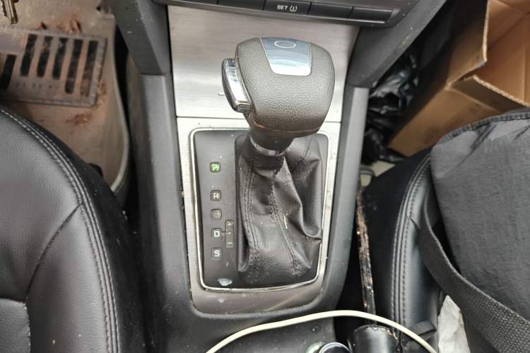 Used Skoda Octavia 2013 1.6L Automatic Yijie Edition Gear Lever