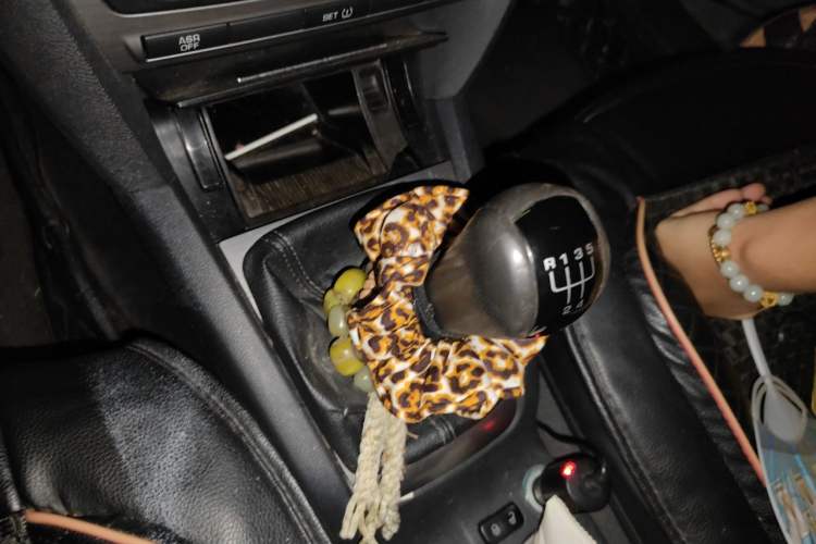 Used Skoda Octavia 2013 1.6L Manual Yijie Edition Gear Lever