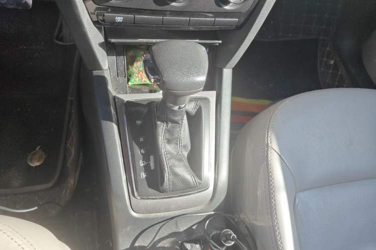Used Skoda Octavia 2013 1.6L Automatic Elegance Edition Gear Lever