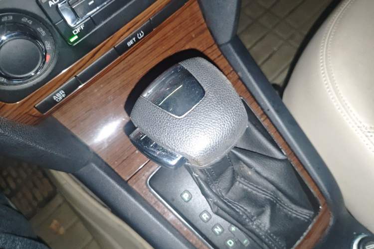 Used Skoda Octavia 2013 1.6L Automatic Yijun Edition Gear Lever