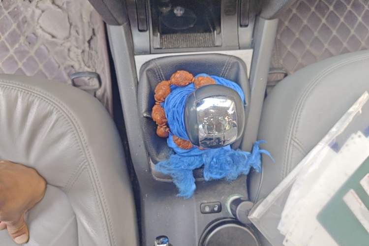 Used Skoda Octavia 2013 1.6L Manual Yijun Edition Gear Lever