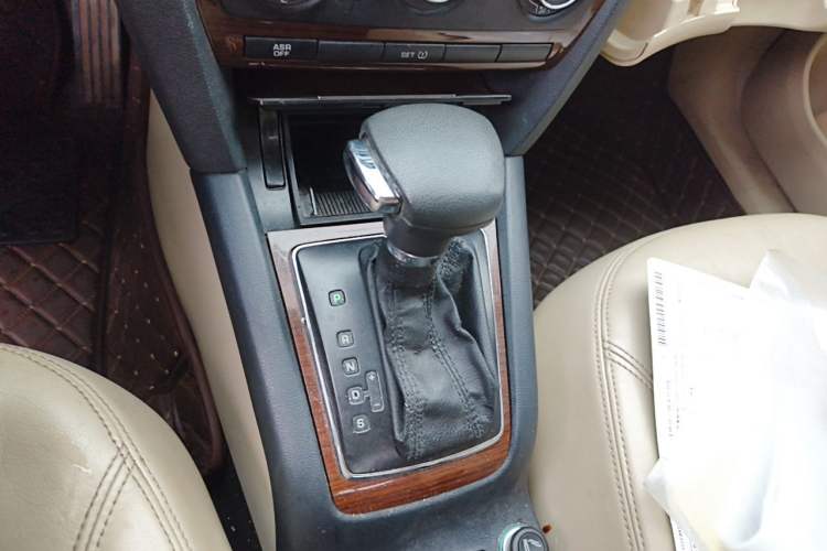 Used Skoda Octavia 2013 1.6L Automatic Yijie Edition Gear Lever