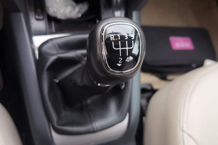 Used Skoda Octavia 2013 1.6L Manual Yijie Edition Gear Lever