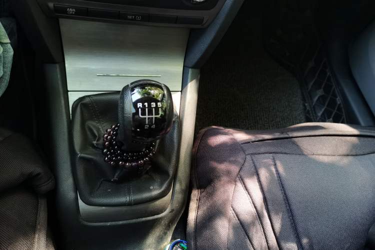 Used Skoda Octavia 2013 1.6L Manual Yijie Edition Gear Lever