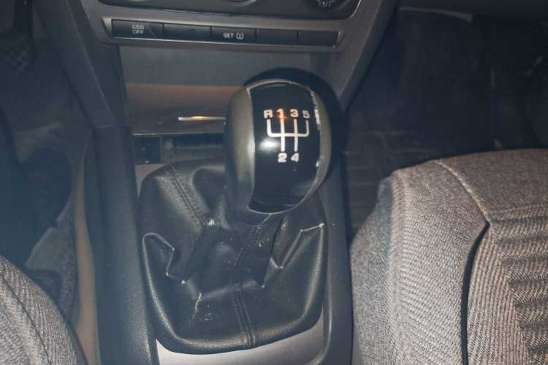 Used Skoda Octavia 2013 1.6L Manual Yijie Edition Gear Lever