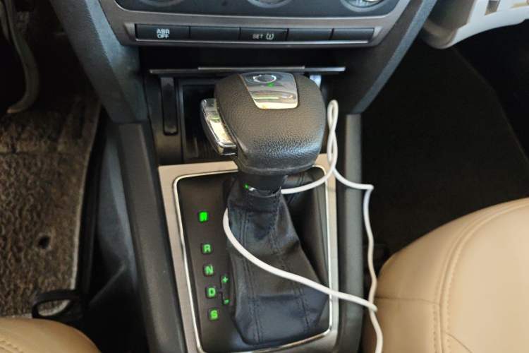 Used Skoda Octavia 2013 1.6L Automatic Yijie Edition Gear Lever