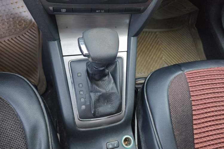 Used Skoda Octavia 2013 2.0L Automatic Yijie Edition Gear Lever