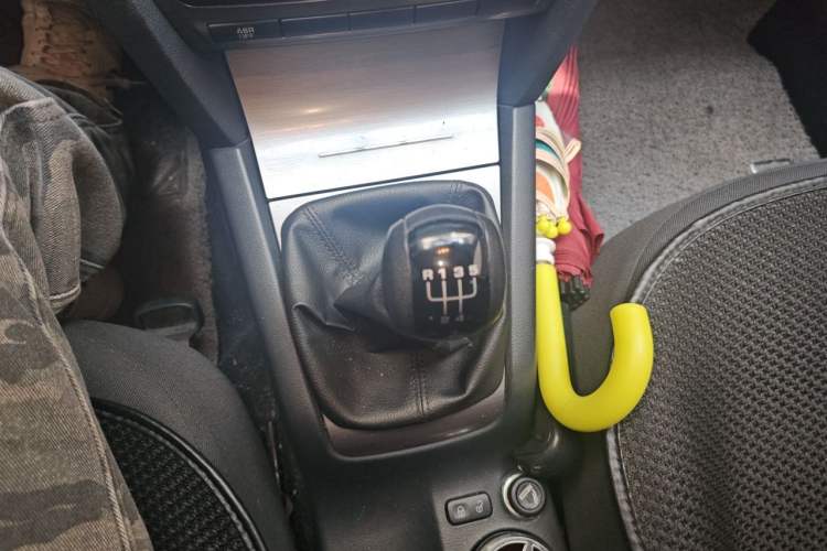 Used Skoda Octavia 2013 1.6L Manual Eado Edition Gear Lever