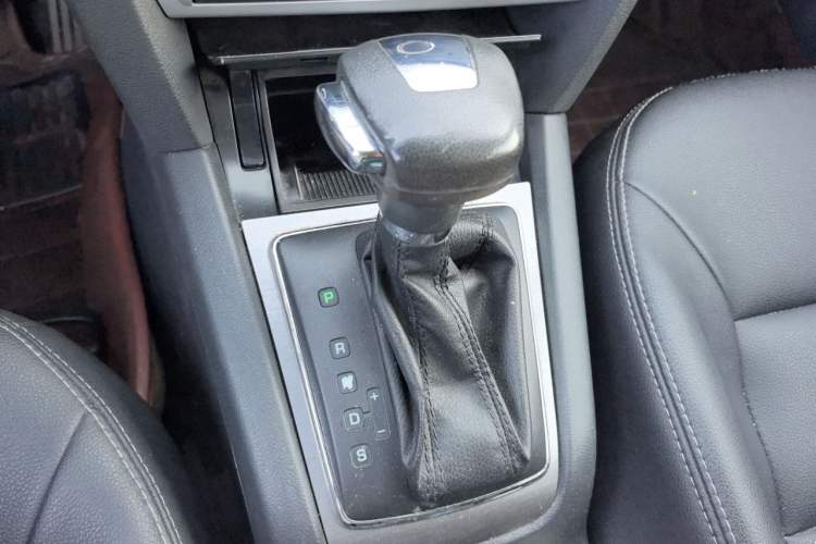 Used Skoda Octavia 2013 1.6L Automatic Yijie Edition Gear Lever
