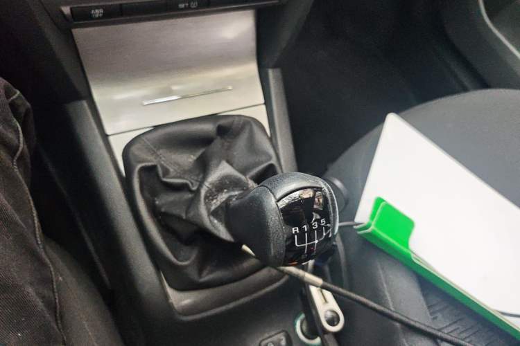 Used Skoda Octavia 2013 1.6L Manual Yijie Edition Gear Lever