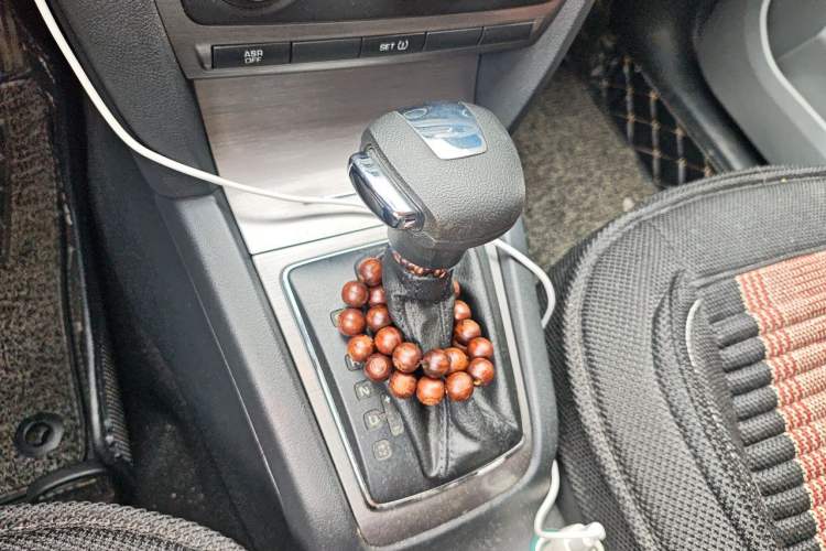 Used Skoda Octavia 2013 1.6L Automatic Yijie Edition Gear Lever